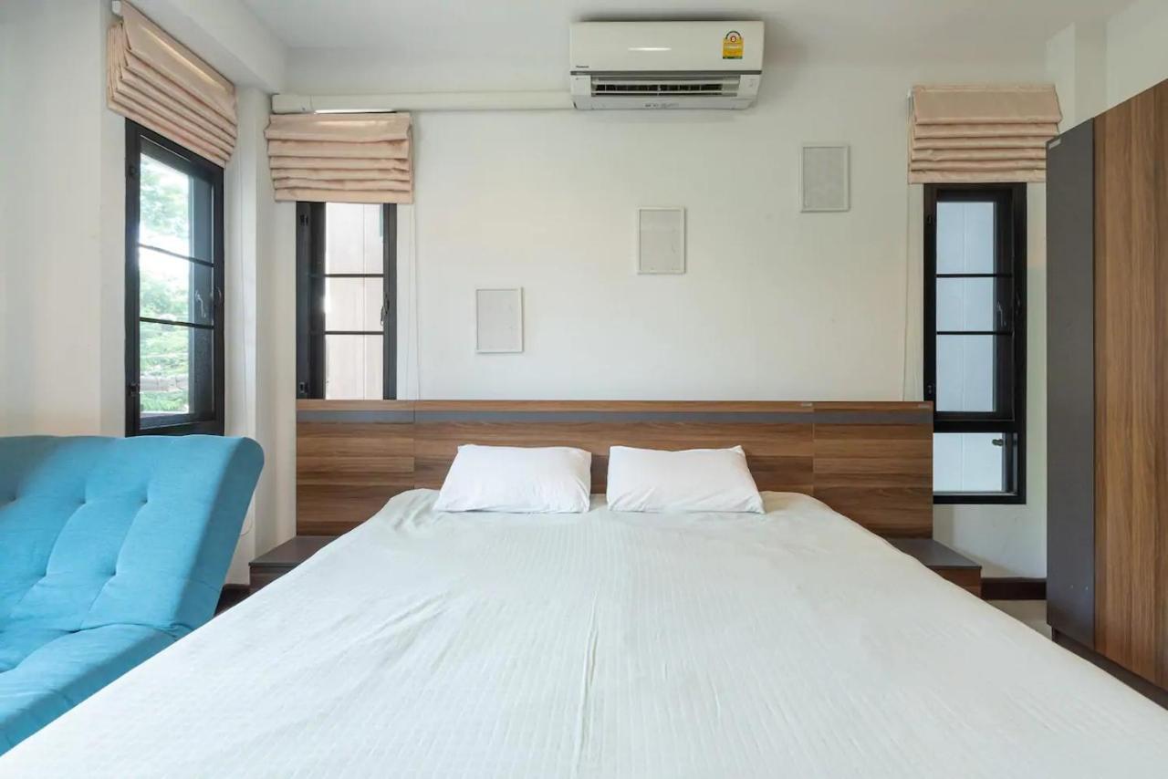 Loft Style Townhouse Near Old City Chiang Mai Exterior photo