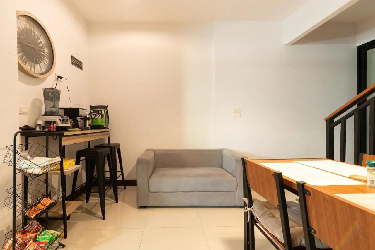 Loft Style Townhouse Near Old City Chiang Mai Exterior photo